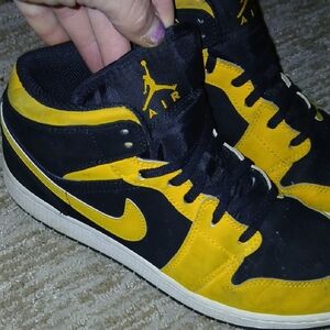 Jordan Men's Black and Yellow High-Top Sneakers